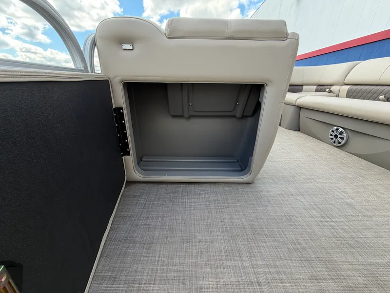 Slide: The Image of Tracker 210 SUNTRACKER 2023 - 22