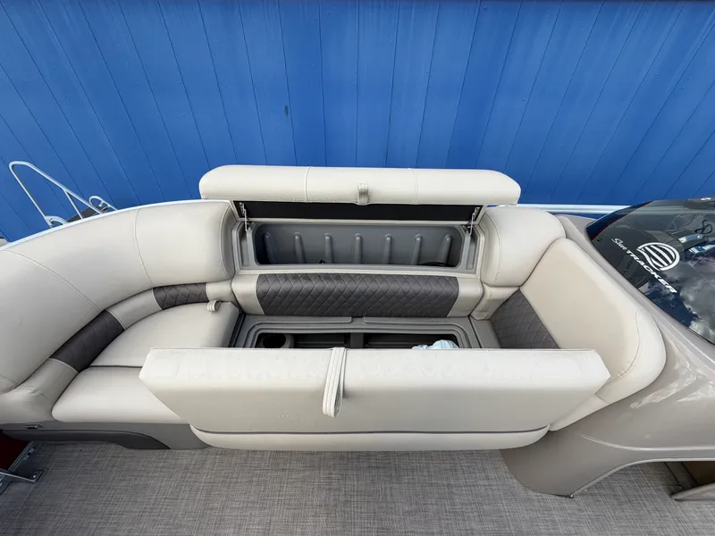 Slide: The Image of Tracker 210 SUNTRACKER 2023 - 28