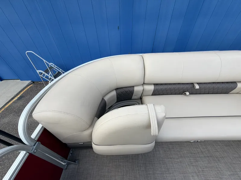 Slide: The Image of Tracker 210 SUNTRACKER 2023 - 32