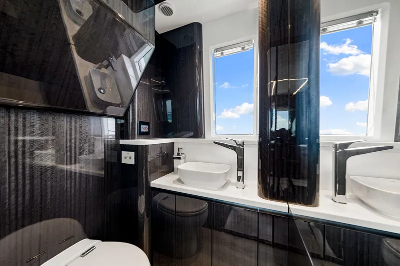 Slide: The Image of Galeon 680 FLY 2025 - 136