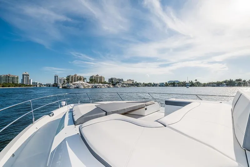Slide: The Image of Galeon 680 FLY 2025 - 17