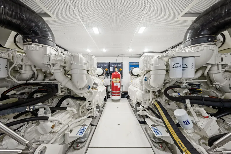 Slide: The Image of Galeon 680 FLY 2025 - 156