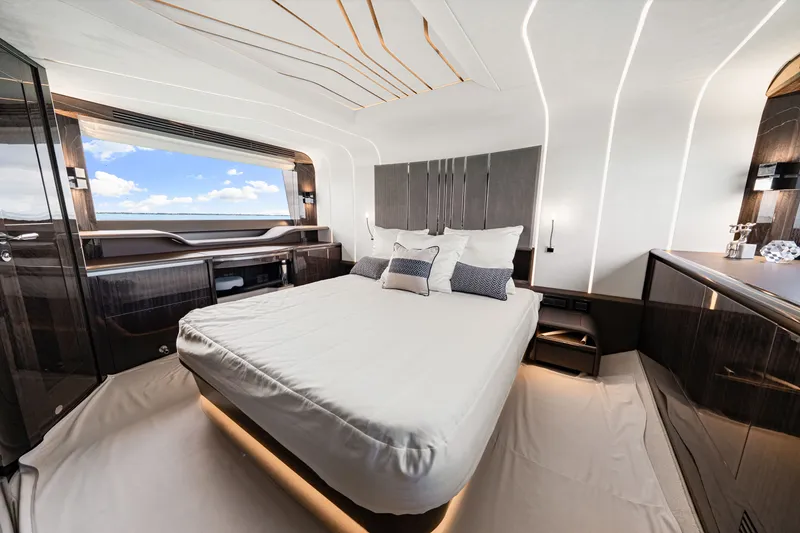 Slide: The Image of Galeon 680 FLY 2025 - 138