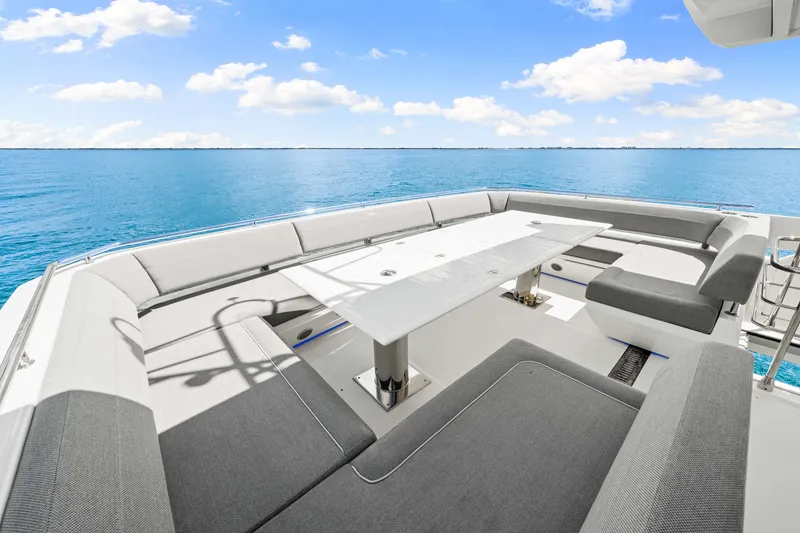 Slide: The Image of Galeon 680 FLY 2025 - 90