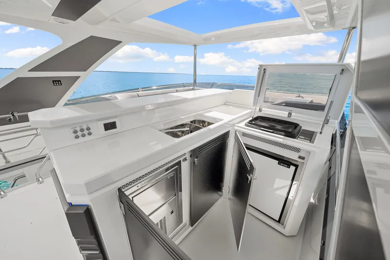 Slide: The Image of Galeon 680 FLY 2025 - 96
