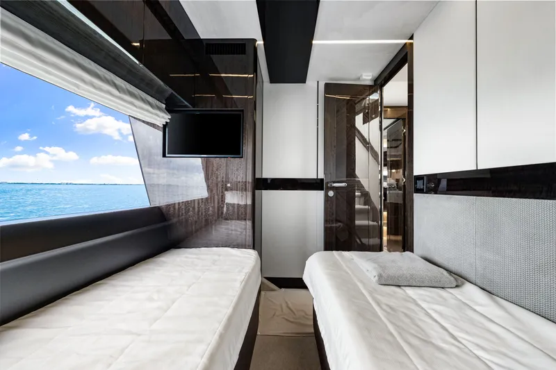 Slide: The Image of Galeon 680 FLY 2025 - 149