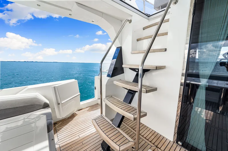 Slide: The Image of Galeon 680 FLY 2025 - 101