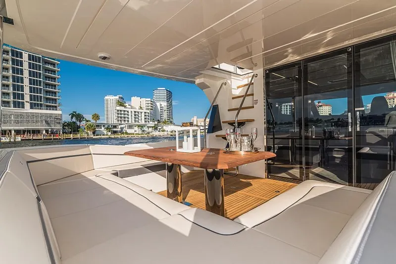 Slide: The Image of Galeon 680 FLY 2025 - 24