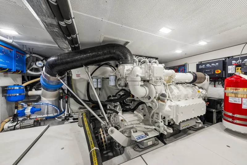 Slide: The Image of Galeon 680 FLY 2025 - 157
