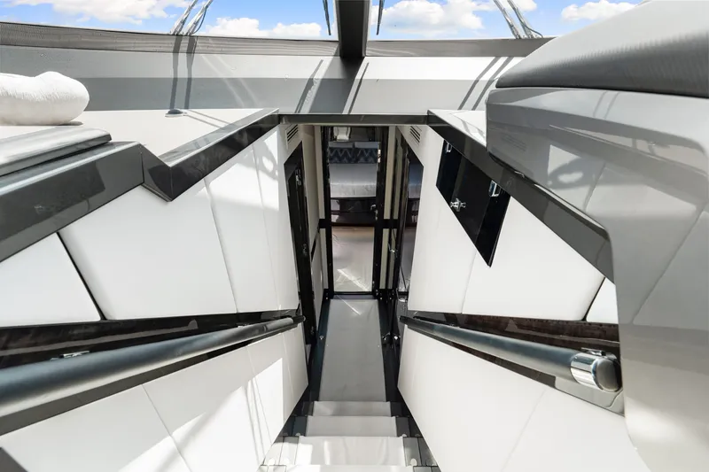 Slide: The Image of Galeon 680 FLY 2025 - 144