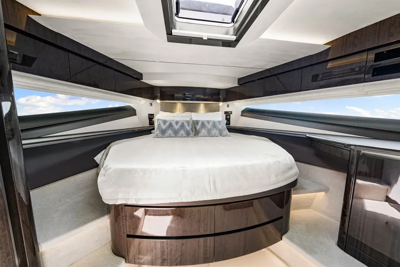 Slide: The Image of Galeon 680 FLY 2025 - 145