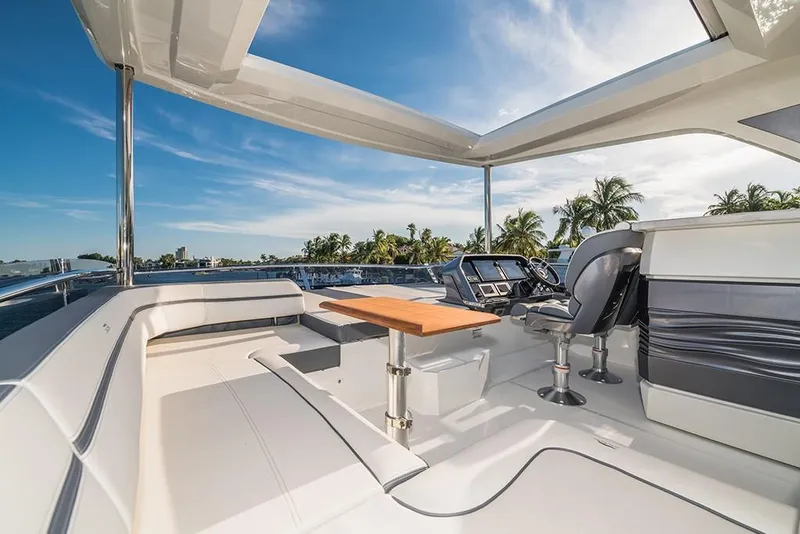 Slide: The Image of Galeon 680 FLY 2025 - 33