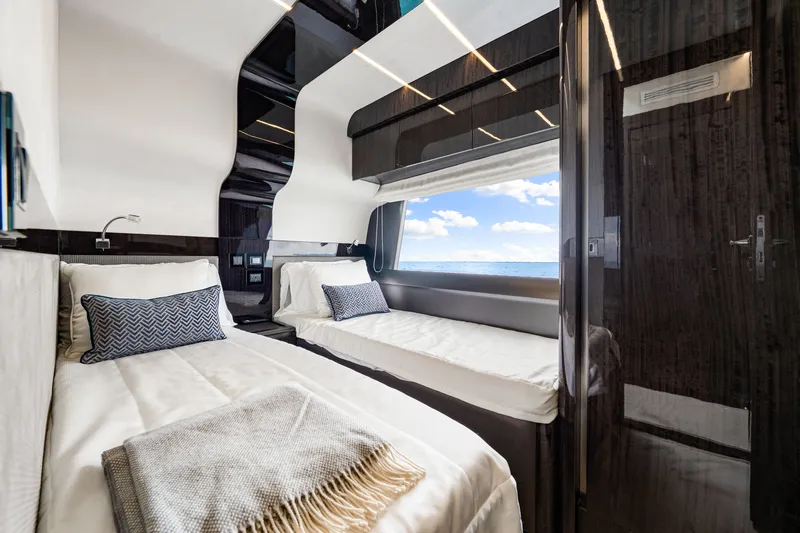 Slide: The Image of Galeon 680 FLY 2025 - 148