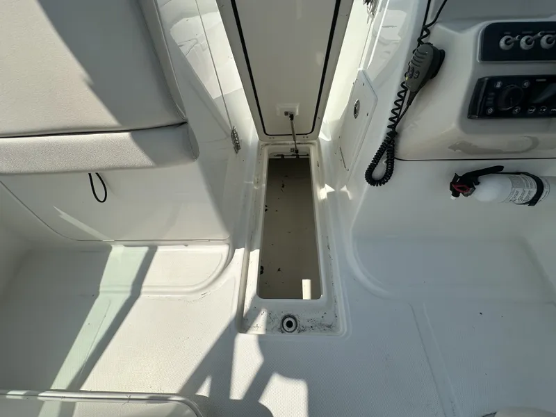 Slide: The Image of Boston Whaler 230 VANTAGE 2013 - 17