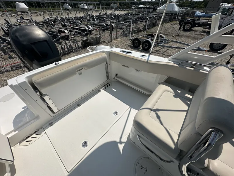 Slide: The Image of Boston Whaler 230 VANTAGE 2013 - 4