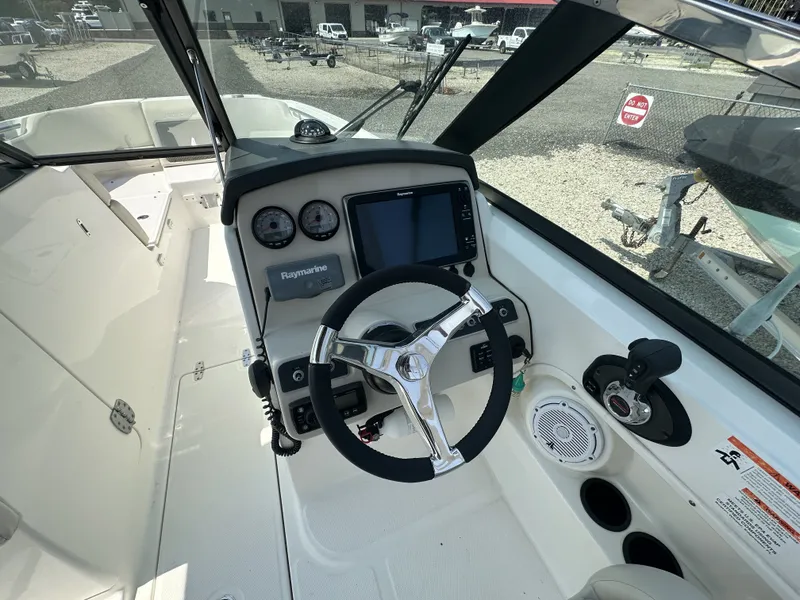 Slide: The Image of Boston Whaler 230 VANTAGE 2013 - 8