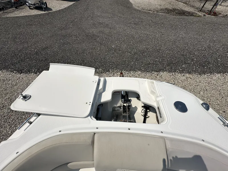 Slide: The Image of Boston Whaler 230 VANTAGE 2013 - 22