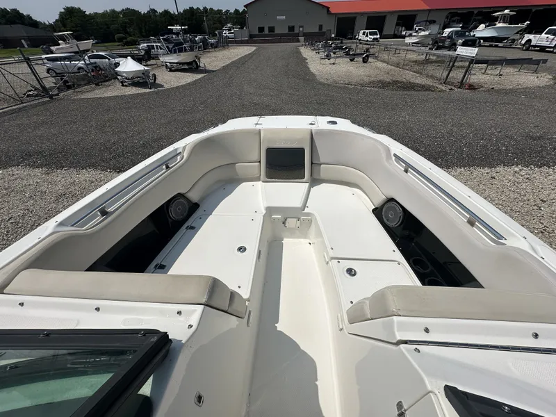Slide: The Image of Boston Whaler 230 VANTAGE 2013 - 18