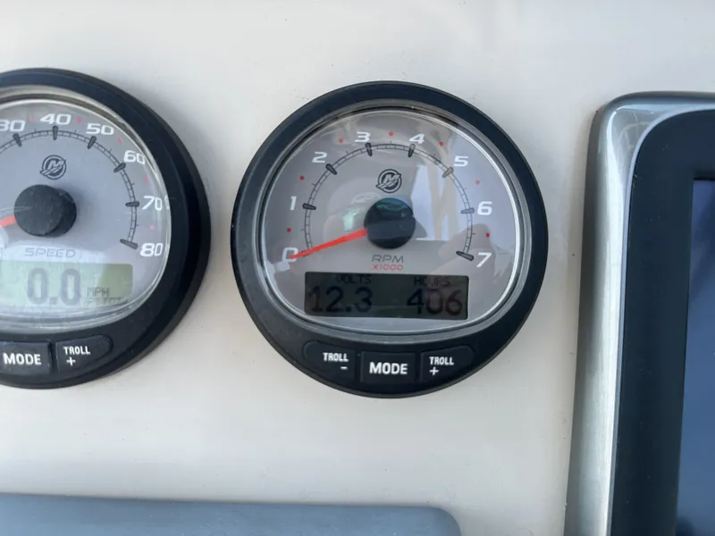 Slide: The Image of Boston Whaler 230 VANTAGE 2013 - 10
