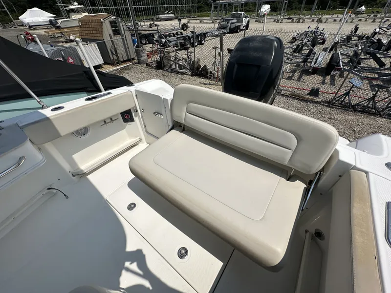 Slide: The Image of Boston Whaler 230 VANTAGE 2013 - 6