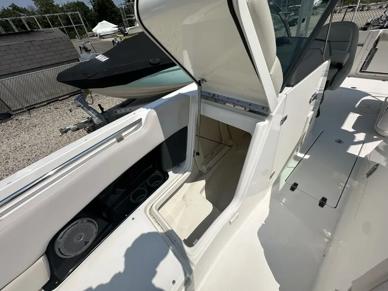Slide: The Image of Boston Whaler 230 VANTAGE 2013 - 20