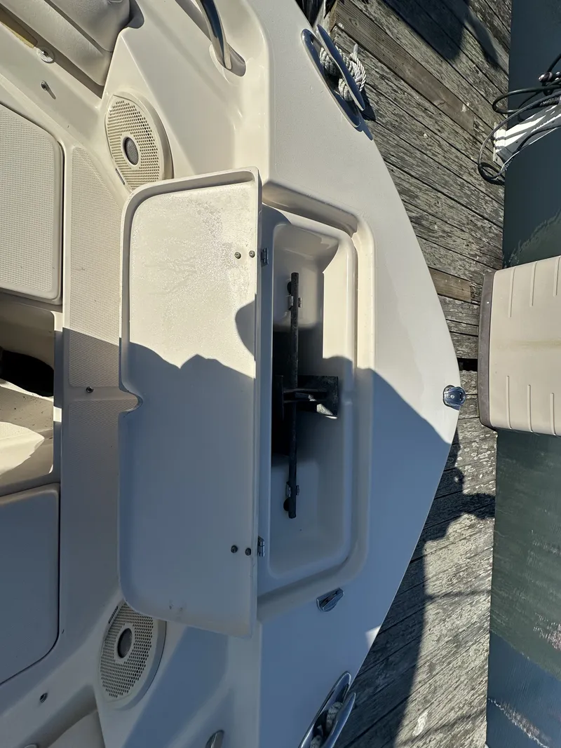Slide: The Image of Grady-White FISHERMAN 216 2018 - 20