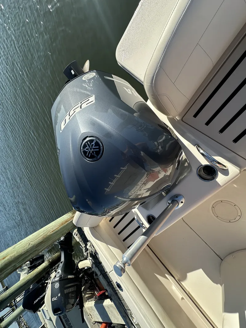 Slide: The Image of Grady-White FISHERMAN 216 2018 - 5