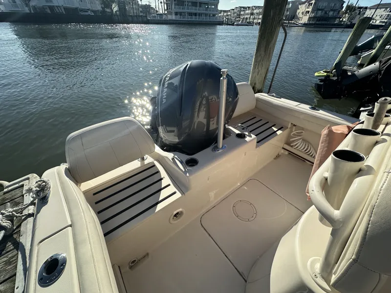 Slide: The Image of Grady-White FISHERMAN 216 2018 - 4