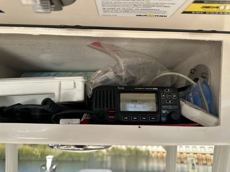 Slide: The Image of Grady-White FISHERMAN 216 2018 - 12