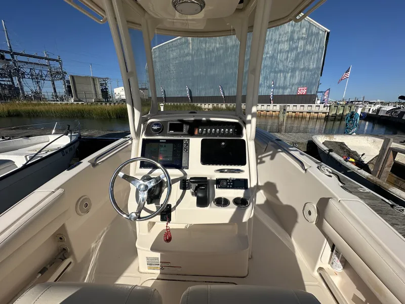 Slide: The Image of Grady-White FISHERMAN 216 2018 - 10