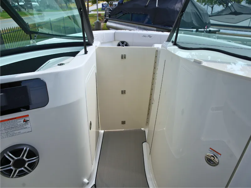 Slide: The Image of Sea Ray SDX 250 Surf 2027 - 38