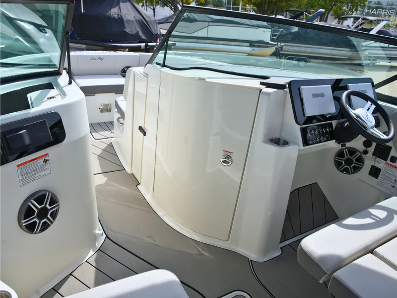 Slide: The Image of Sea Ray SDX 250 Surf 2027 - 33
