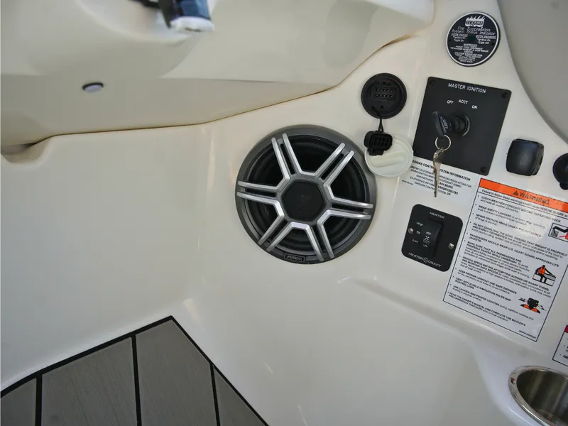 Slide: The Image of Sea Ray SDX 250 Surf 2027 - 27