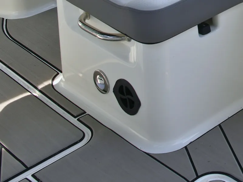 Slide: The Image of Sea Ray SDX 250 Surf 2027 - 17