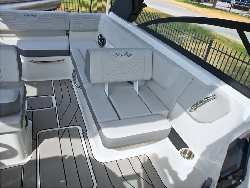 Slide: The Image of Sea Ray SDX 250 Surf 2027 - 14