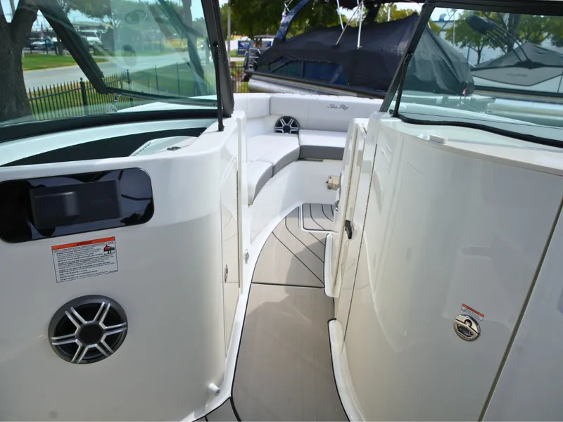 Slide: The Image of Sea Ray SDX 250 Surf 2027 - 18
