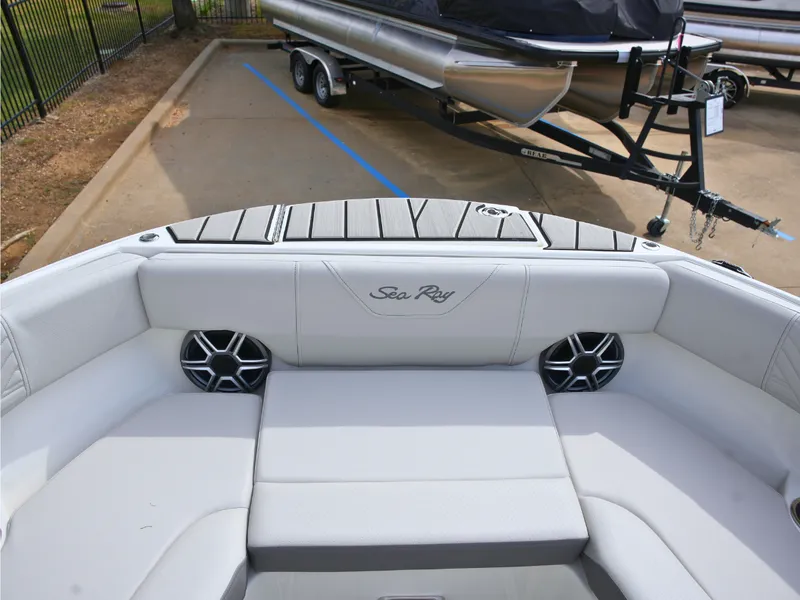 Slide: The Image of Sea Ray SDX 250 Surf 2027 - 41