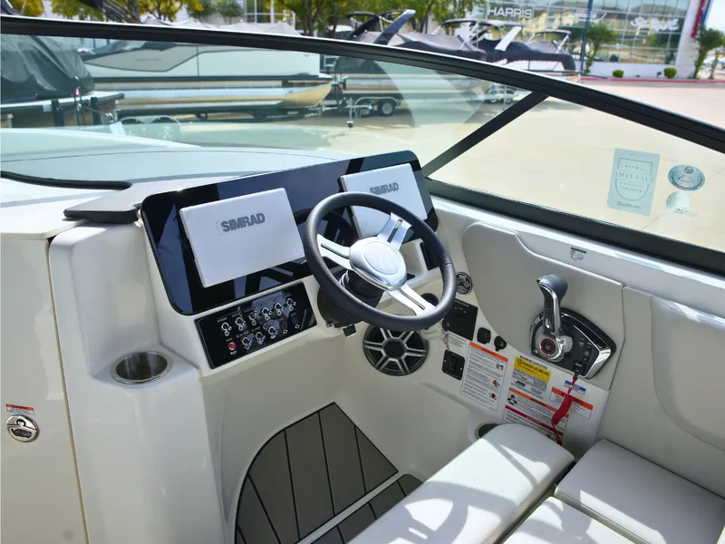 Slide: The Image of Sea Ray SDX 250 Surf 2027 - 22