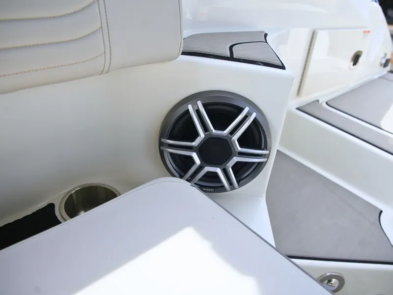 Slide: The Image of Sea Ray SDX 250 Surf 2027 - 20