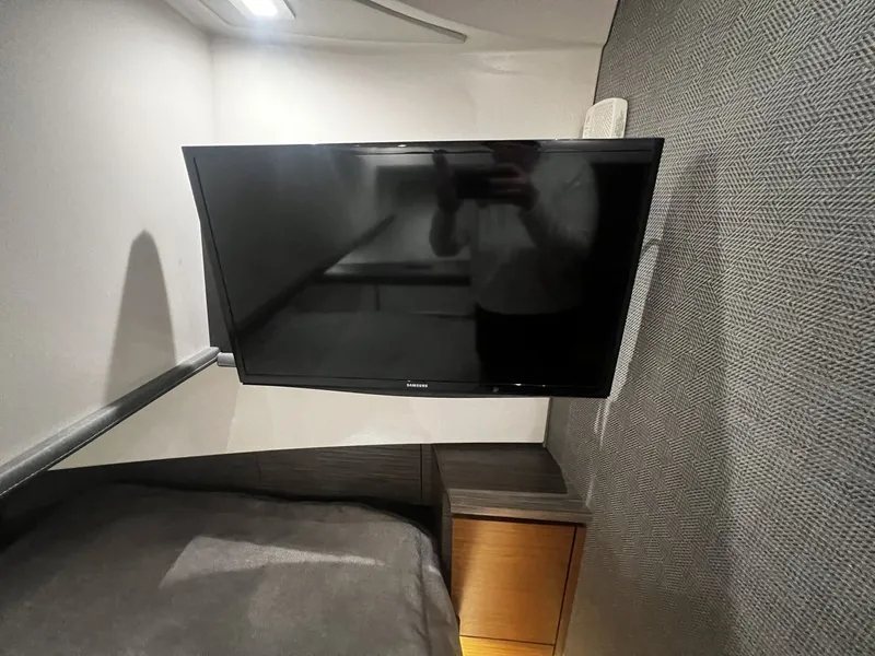 Slide: The Image of Tiara 38 LS 2019 - 19