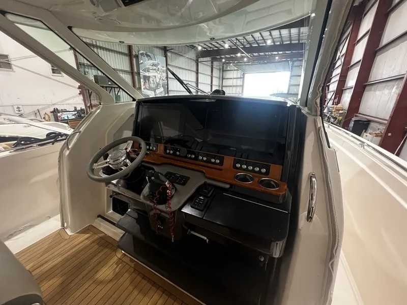 Slide: The Image of Tiara 38 LS 2019 - 9