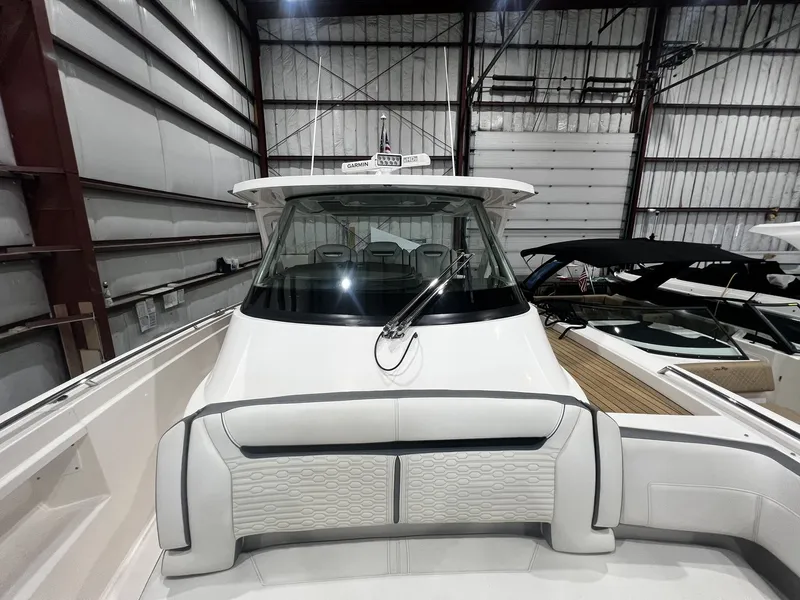 Slide: The Image of Tiara 38 LS 2019 - 16