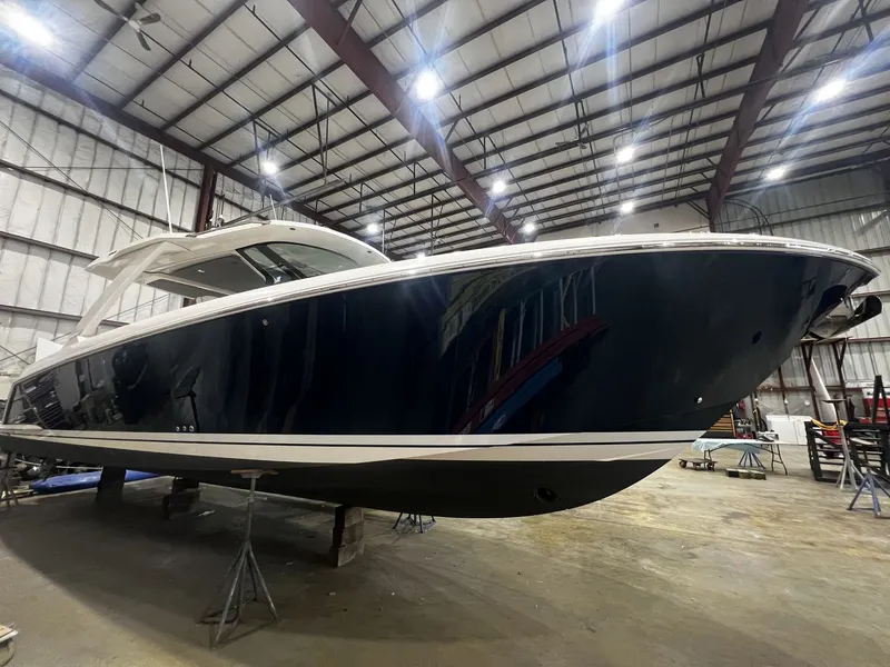 Slide: The Image of Tiara 38 LS 2019 - 0