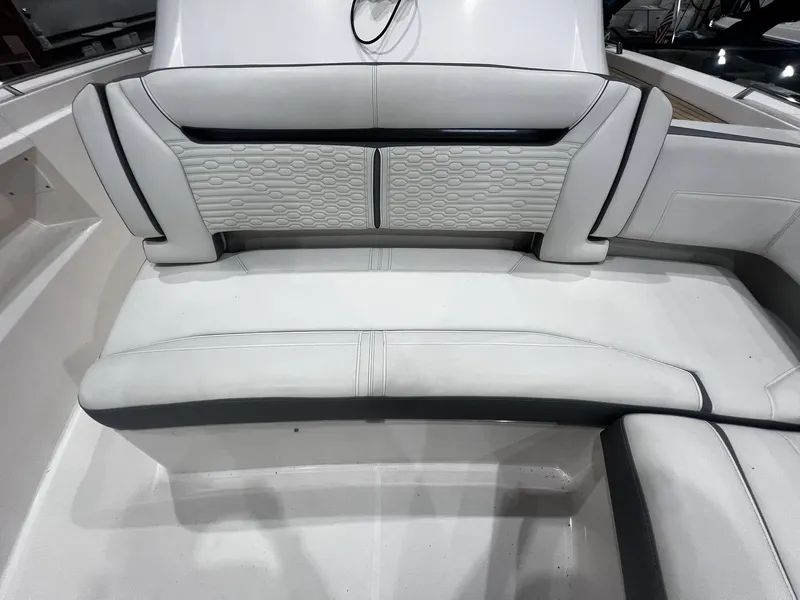 Slide: The Image of Tiara 38 LS 2019 - 15