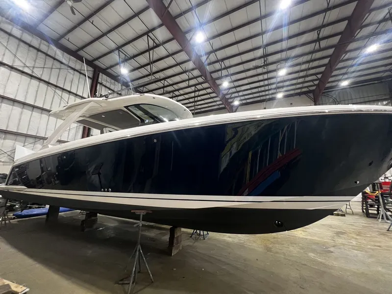 Slide: The Image of Tiara 38 LS 2019 - 2