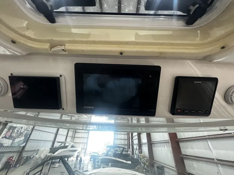 Slide: The Image of Tiara 38 LS 2019 - 24
