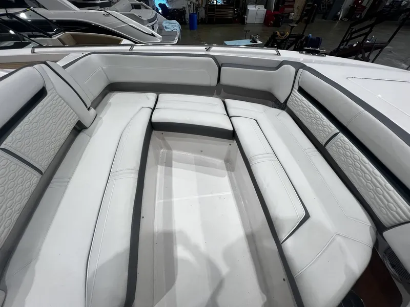 Slide: The Image of Tiara 38 LS 2019 - 14