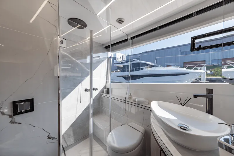 Slide: The Image of Galeon 560 FLY 2026 - 28