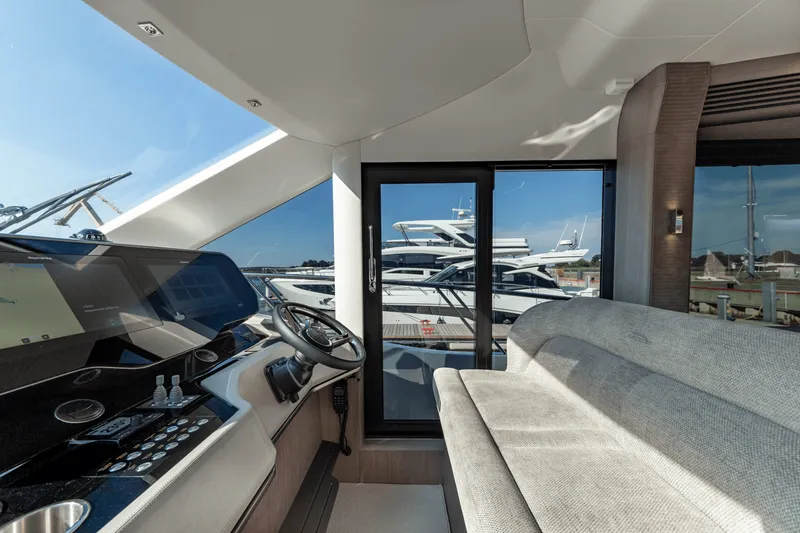 Slide: The Image of Galeon 560 FLY 2026 - 27