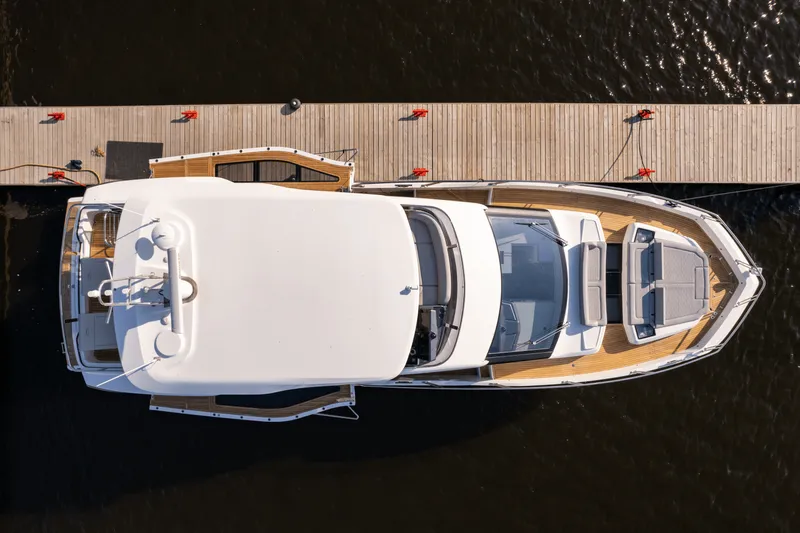 Slide: The Image of Galeon 560 FLY 2026 - 71